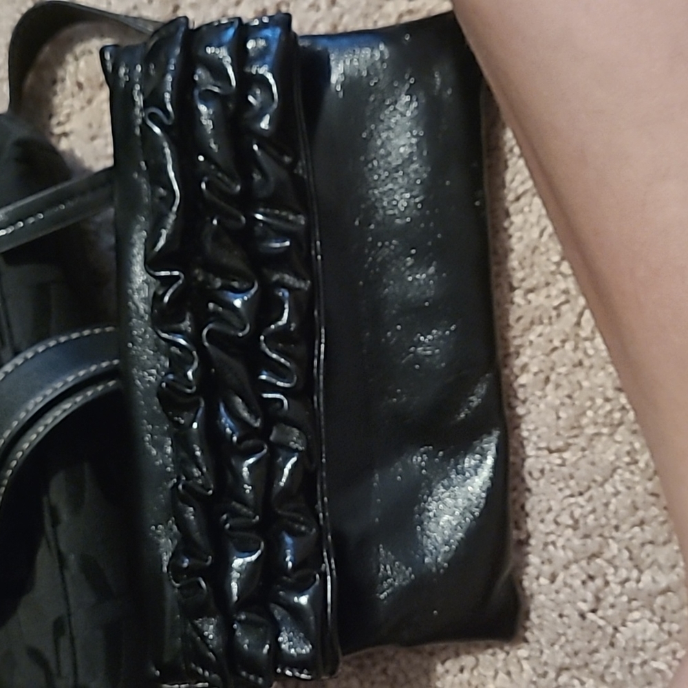 Elle black clutch